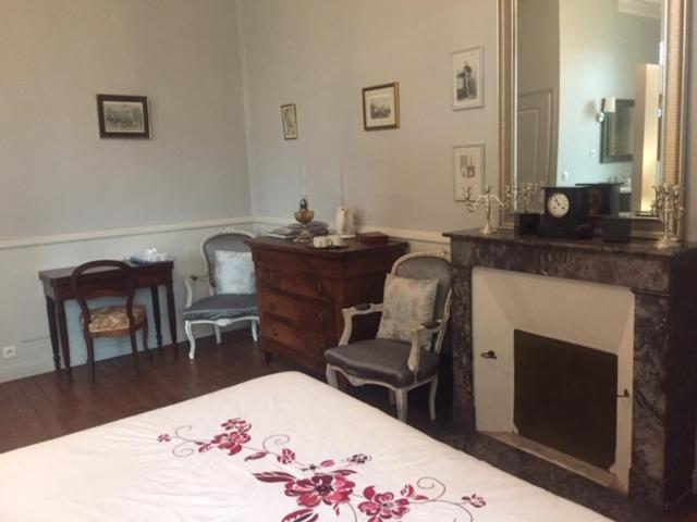 Chateau De Belle-Vue Bed & Breakfast Sainte-Cecile  ภายนอก รูปภาพ